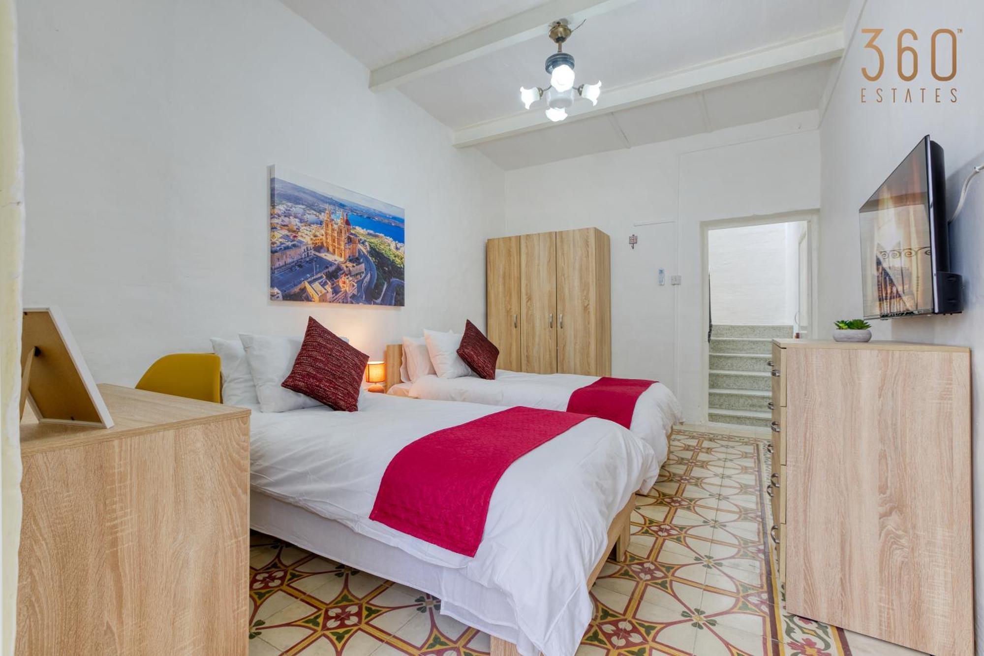 Authentic Townhouse With Backyard In By 360 Estates *