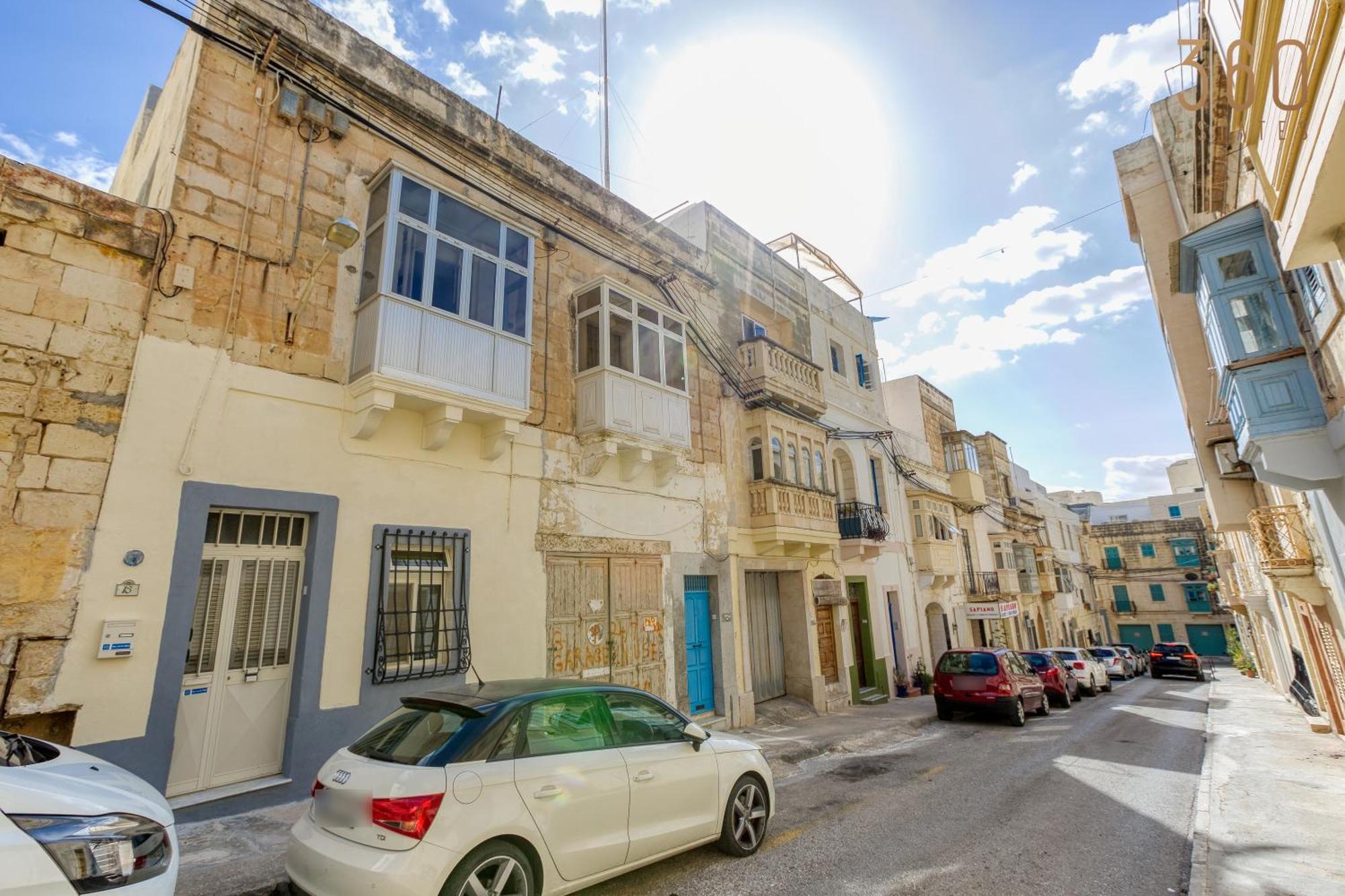Authentic Townhouse With Backyard In By 360 Estates * Sliema